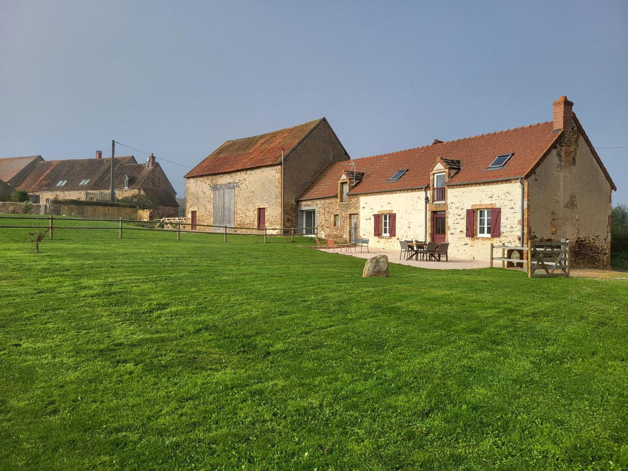 Gite Au Centre De La France Vesdun Экстерьер фото